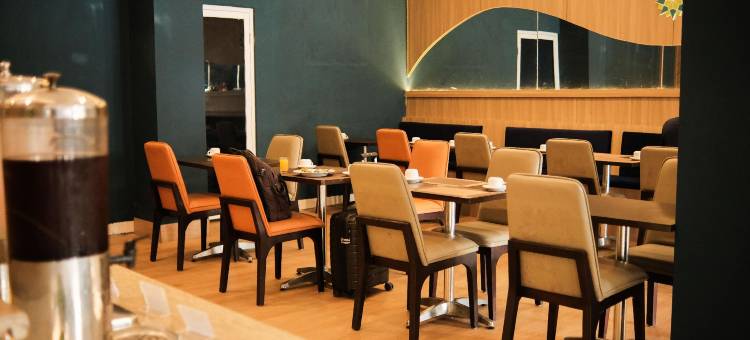 西朗林恩酒店(Lynn Hotel Serang)图片