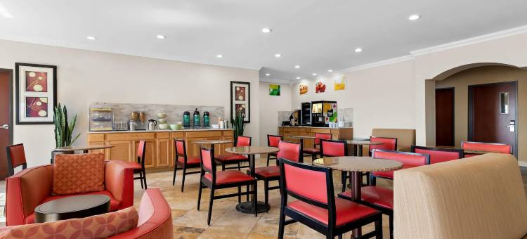 麦卡莱斯特品质酒店及套房(69号和270号公路)(Quality Inn & Suites McAlester on Hwy 69 & 270)图片