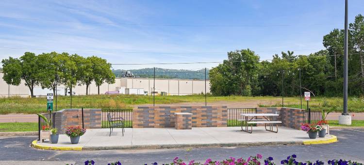 拉克罗斯-纳拉斯卡温德姆呗盟套房酒店(Baymont by Wyndham la Crosse/Onalaska)图片