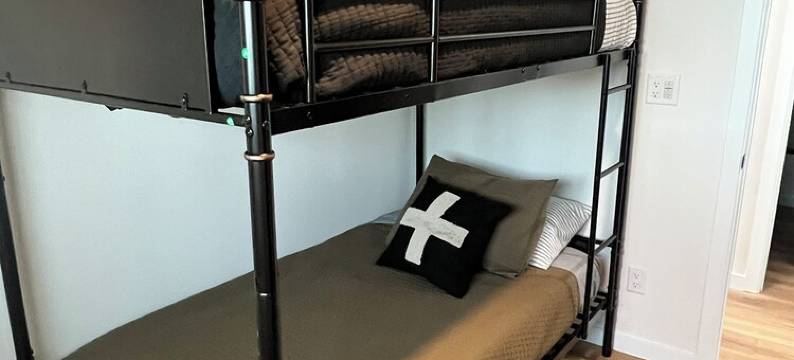 Newly remodeled Lakefront 4-bedroom house with AC and WiFi in Iron Mountain图片