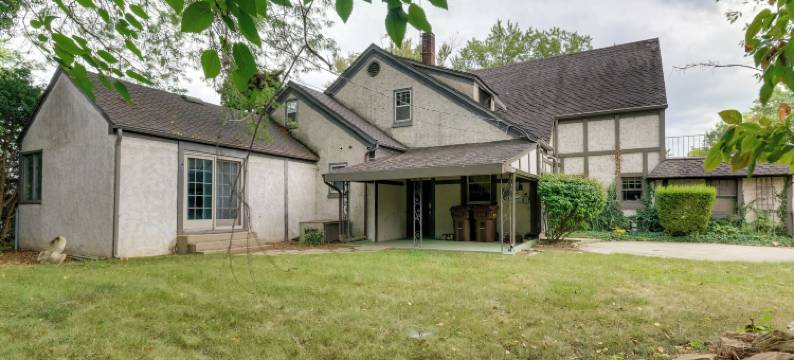 历史悠久的奥本家庭，带剧院和院子！(Historic Auburn Home w/ Theater & Yard!)图片