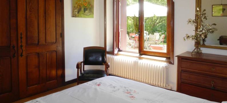 Mill in Brittany by River Aulne with Kayaks图片