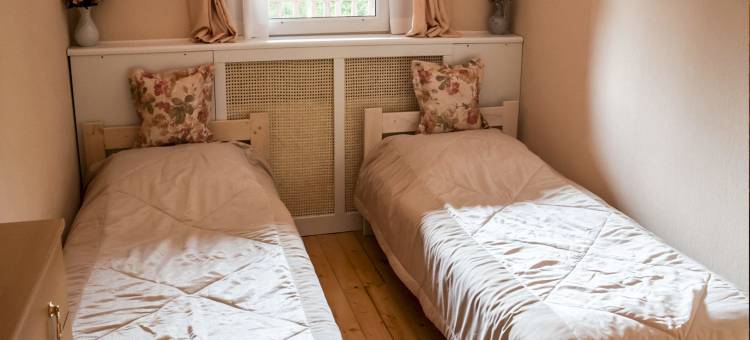 Half of a Holiday Home, Huge Garden, Pond图片