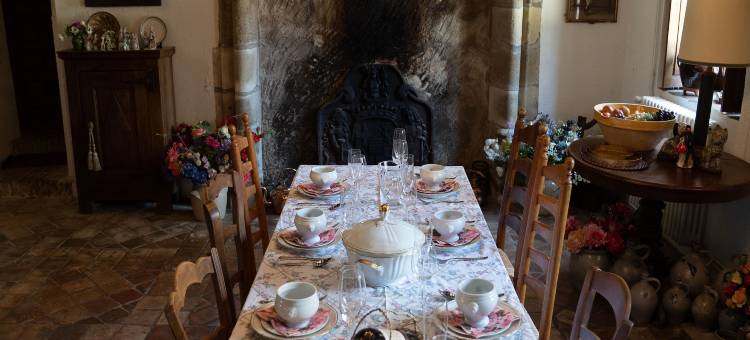 Beautiful Castle in Le Veurdre with Private Pool图片