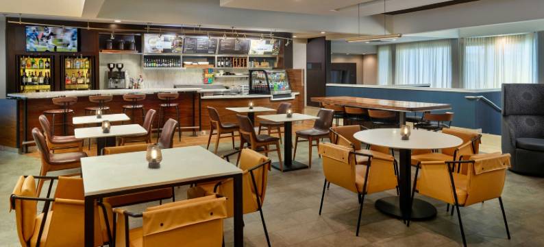 亚特兰大机场南/沙利文路万怡酒店(Courtyard Atlanta Airport South/Sullivan Road)图片