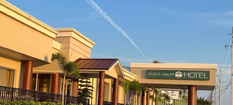 河棕榈酒店(River Palm Hotel)图片