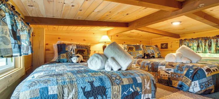 距离露尔湖7英里：米尔斯普林小屋带热水浴缸(7 Mi to Lake Lure Mill Spring Cabin with Hot Tub)图片