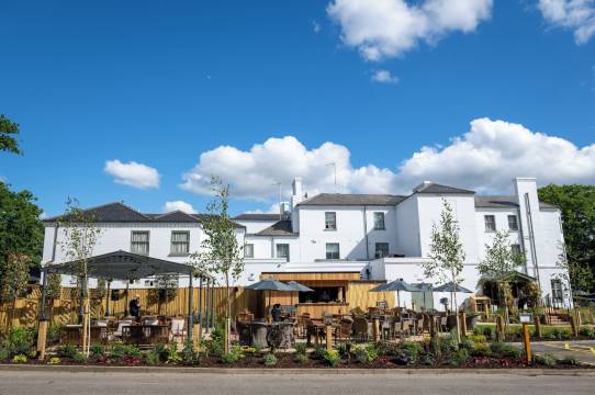 威特席夫酒店 - 弗吉尼亚湖格林国王旅馆(Wheatsheaf Hotel by Chef & Brewer Collection)