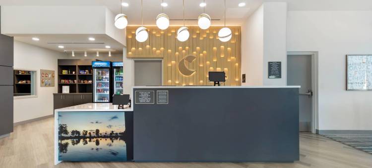 舒适套房酒店泰特斯维尔靠近肯尼迪航天中心(Comfort Suites Titusville Near Kennedy Space Center)图片
