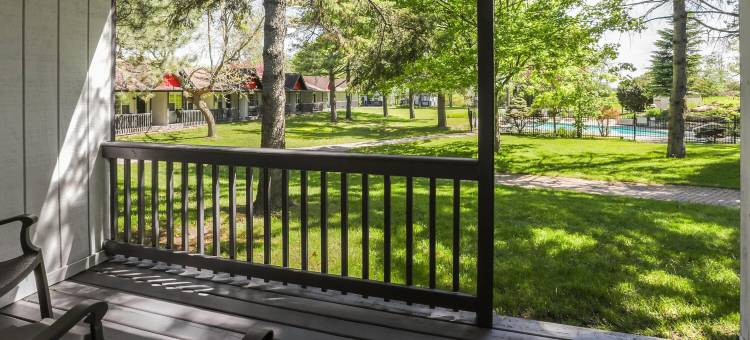 加纳诺克/乡绅度假村温德姆速 8 酒店(Super 8 by Wyndham Gananoque        Country Squire Resort)图片