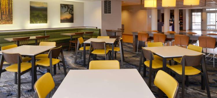 锡达拉皮兹万枫酒店及套房(Fairfield Inn & Suites Cedar Rapids)图片