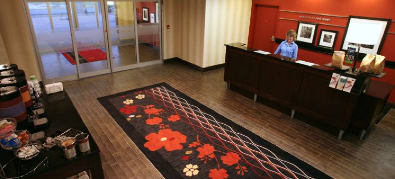 雷德迪尔希尔顿欢朋套房酒店(Hampton Inn & Suites by Hilton Red Deer)图片