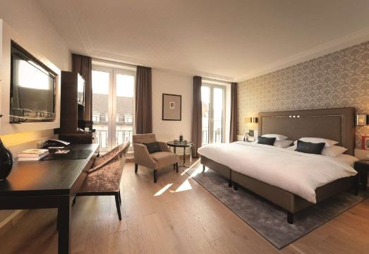 Hotel Maximilian’s Hotel Overview