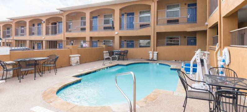 德克萨斯阿瓦拉多 6 号汽车旅馆(Motel 6 Alvarado, TX)图片