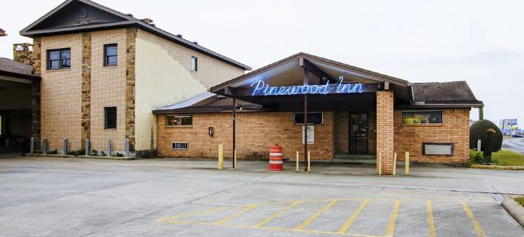 OYO Pinewood Inn & Suites Silsbee图片