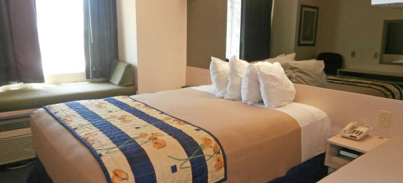 麦克多诺美洲最佳价值套房酒店(America's Best Value Inn & Suites-McDonough)图片