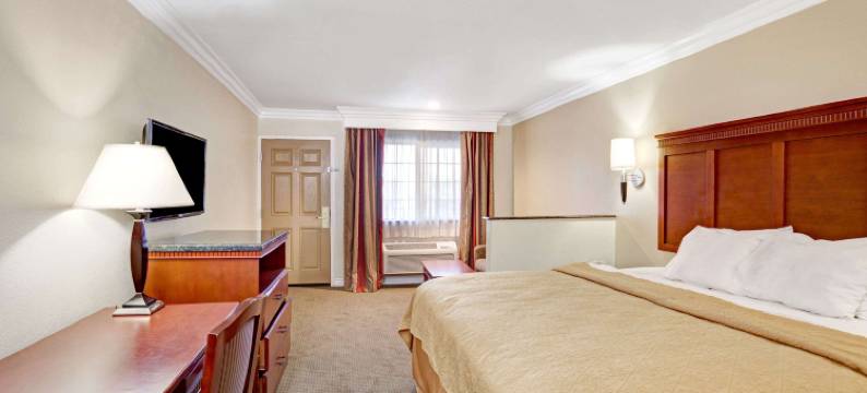 赛普里斯速 8 酒店(Super 8 by Wyndham Cypress Buena Park Area)图片