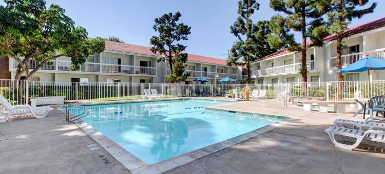 尔湾6号汽车旅馆 - 奥兰治县机场店(Motel 6 Santa Ana, CA - Irvine - Orange County Airport)图片