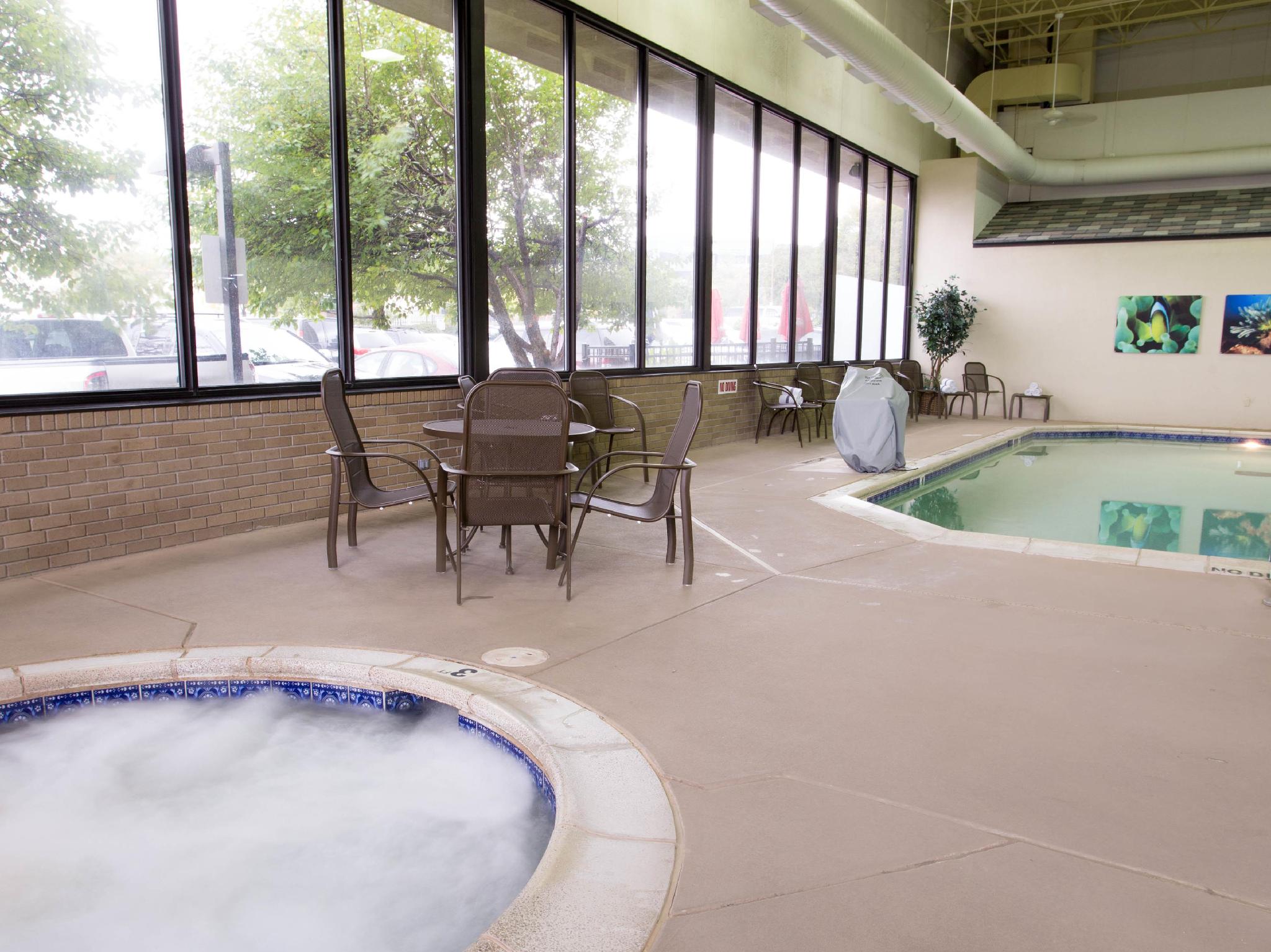 Pear Tree Inn St. Louis Near Union Station Over view