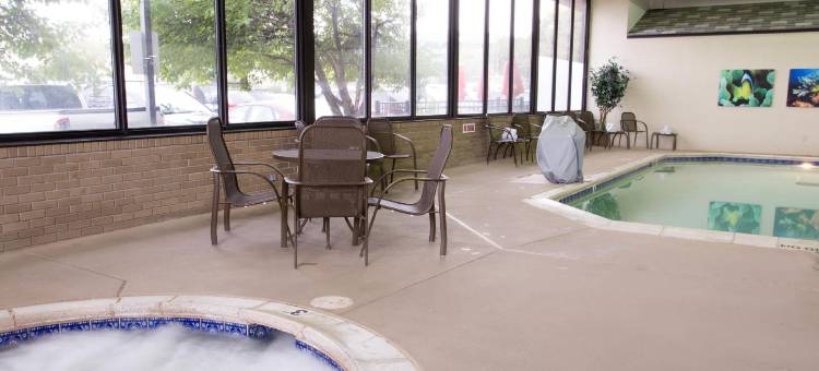 圣路易斯联合车站梨树酒店(Pear Tree Inn St. Louis Near Union Station)图片