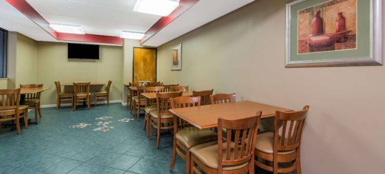 路易斯维尔东品质套房酒店(Quality Inn & Suites Louisville East)图片