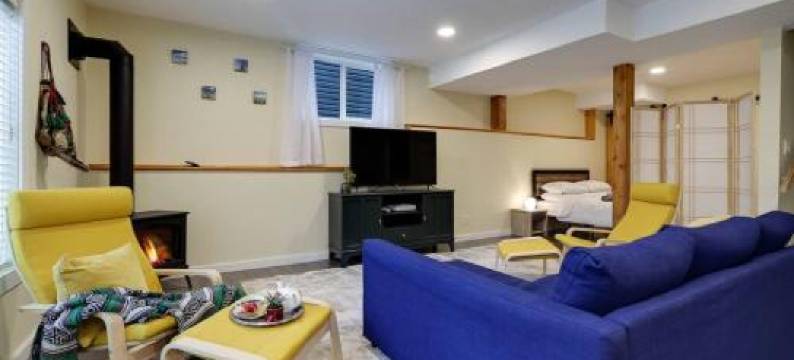 Adorable Private Suite with Indoor Fire Place图片