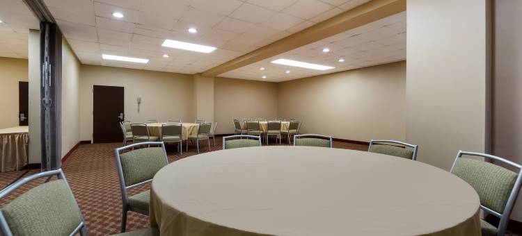 纽华克大学红顶套房酒店(Red Roof Inn & Suites Newark - University)图片