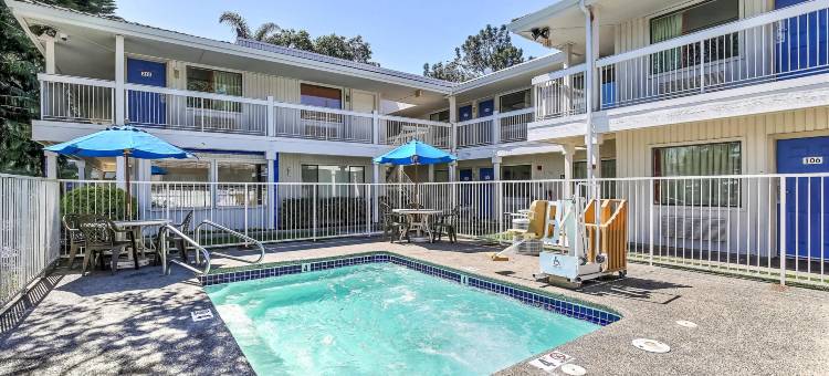 艾姆巴克德拉奥克兰6号汽车旅馆(Oakland, CA - Embarcadero)图片