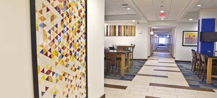 智选假日套房酒店罗切斯特山(Holiday Inn Express & Suites Rochester Hills - Detroit Area)图片