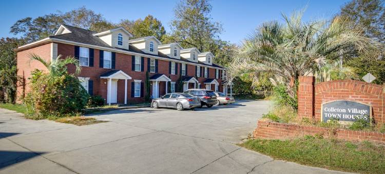 宁静的奥兰治堡联排别墅，临近医院和校园(Quaint Orangeburg Townhome Near Hospitals and Campus)图片