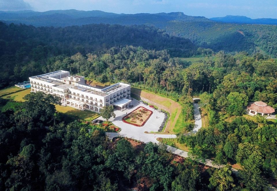 Montrose Golf Resort & Spa Hotel Overview
