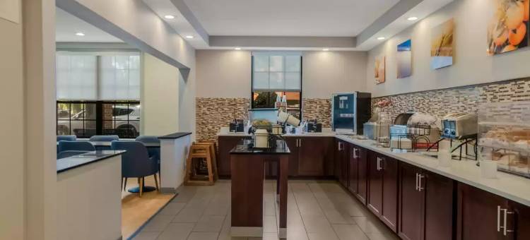 纽波特纽斯-汉普顿I-64舒适酒店(Comfort Inn Newport News - Hampton I-64)图片