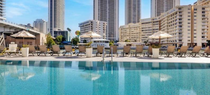 壮观阳台靠近海滩健身房泳池(Spectacular Balcony Plus Near Beach, Gym, Pool)图片