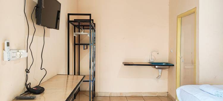 红门伊斯兰教义酒店靠近阿拉姆巴拉乔终点站占碑(RedDoorz Syariah Near Terminal Alam Barajo Jambi)图片