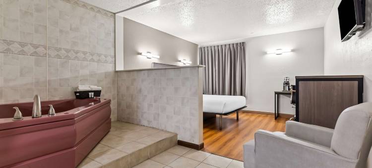 彭顿海滩红狮套房酒店(Red Lion Inn & Suites Pontoon Beach)图片