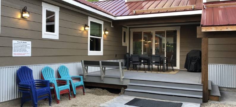Yellowstone Cabin + Hot Tub + Fire Pit + Heated Garage + 3 on-Suite Bedrooms图片