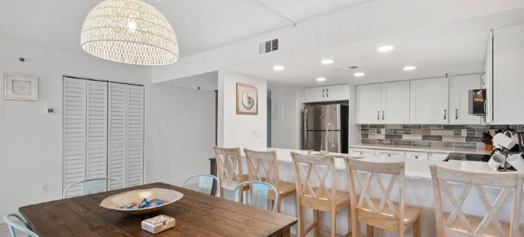 Large 3Bed/2Bath - Completely Renovated Beach Front Condo!Indian Shores图片