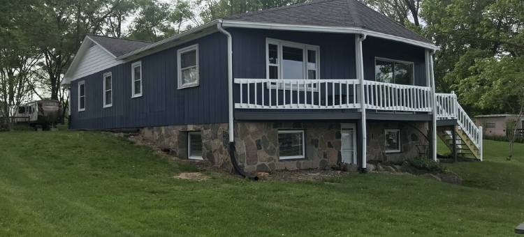 Rose Lake,  Cottage with Pontoon, Coldwater, Michigan (aka Lake of the Woods)图片