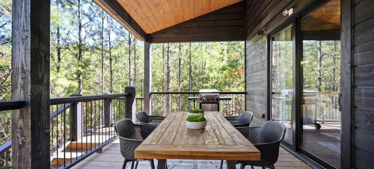 Secluded Luxury Couples Cabin with Hot Tub图片