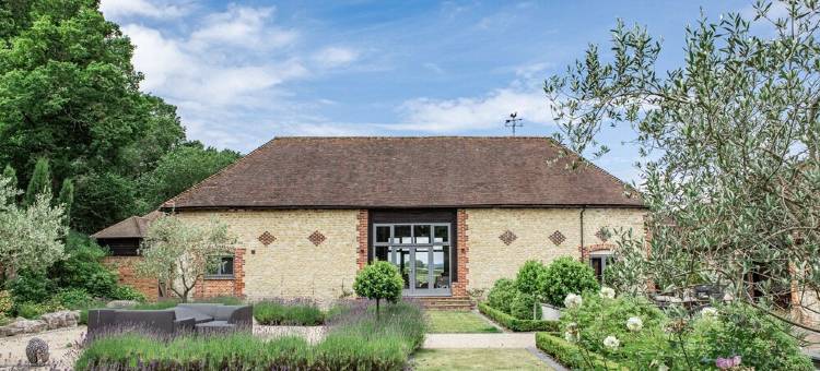 Stunning 6 bedroom converted barn nestled in Souths Downs; 5,000+ sq ft; 9 acres图片