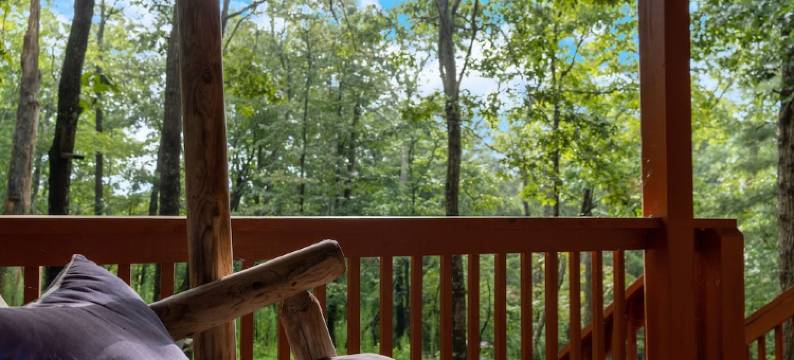 2800 sqft Forest Retreat!4 min to Pool- Hot Tub~Firepit~Dogs! 8 min to Town!图片