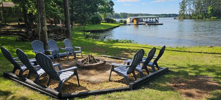 Fishing & Fun!FamiLee Lakehouse Retreat DogFriendly w-HotTub & BoatDock图片