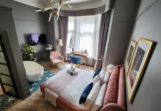 Boutique 50 Hotel Overview