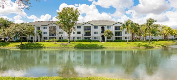在劳德代尔堡的棕榈痕迹登陆的塔克(Tucker at Palm Trace Landings Fort Lauderdale)图片
