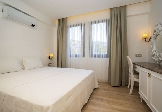 Channel Suites Hotel Overview