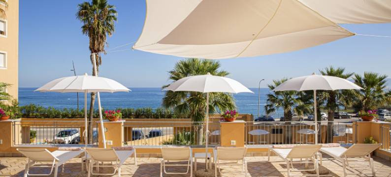 蓬塔诺德伊斯特酒店(Hotel Punta Nord Est)图片