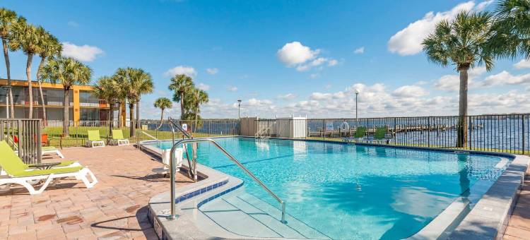 品质酒店&套房帕拉特卡河滨(Quality Inn & Suites Palatka Riverfront)图片