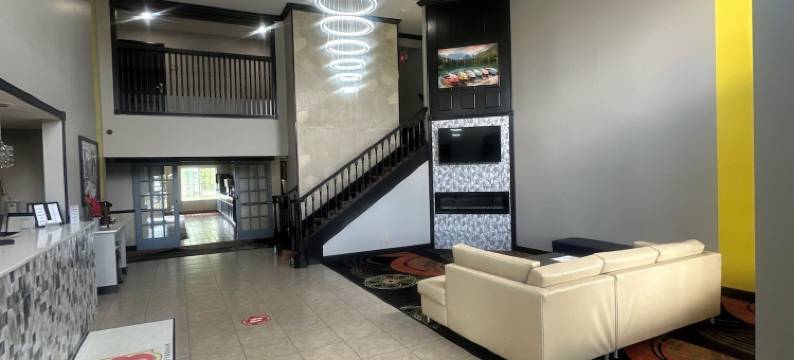 奥沙克湖速8酒店(Super 8 by Wyndham Lake of the Ozarks)图片