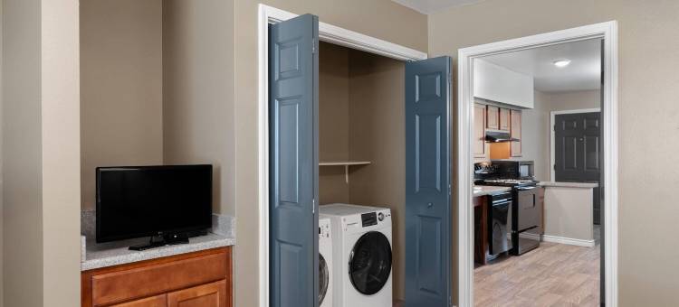 安德鲁斯鹰巢套房酒店 - 温德姆旅屋酒店(Eagle's Den Suites Andrews a Travelodge by Wyndham)图片