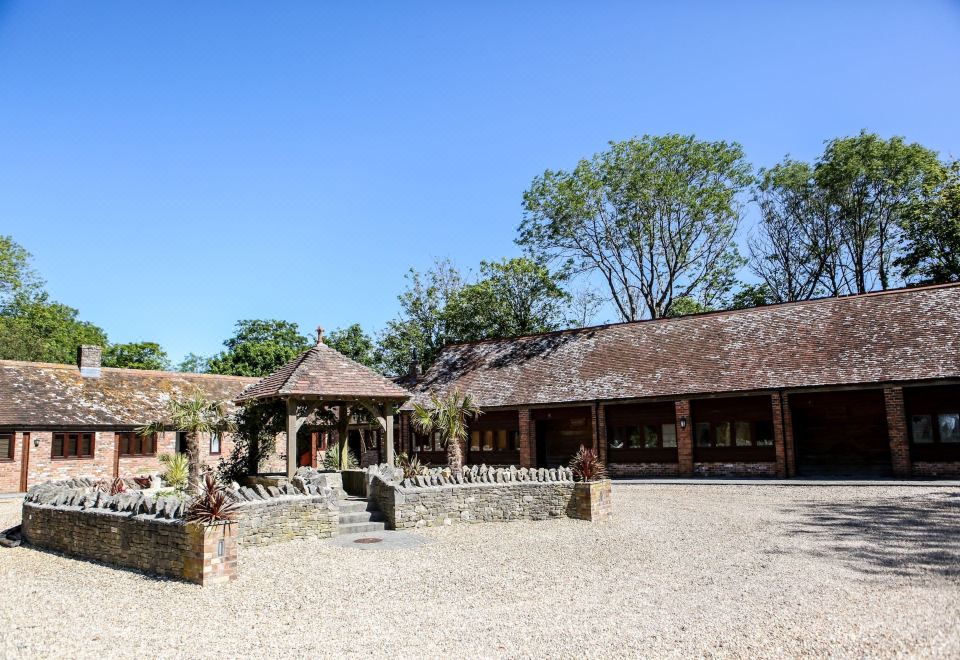 Kingston Country CourtyardOver view